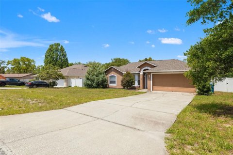 Villa ou maison à louer à Spring Hill, Floride: 4 chambres, 160.54 m2 № 2423752 - photo 4