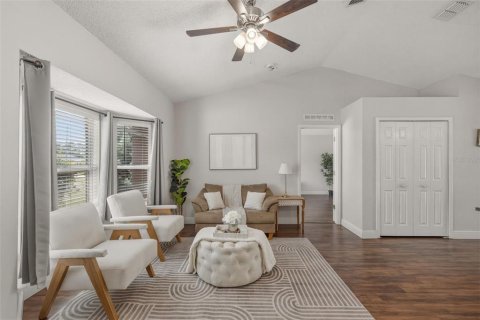 Villa ou maison à louer à Spring Hill, Floride: 4 chambres, 160.54 m2 № 2423752 - photo 9