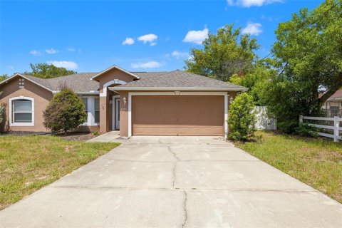 Villa ou maison à louer à Spring Hill, Floride: 4 chambres, 160.54 m2 № 2423752 - photo 2