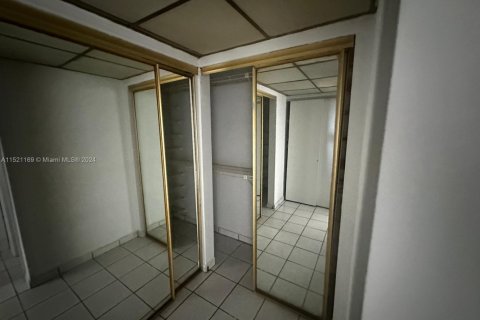 Condominio en venta en Miami, Florida, 1 dormitorio, 78.97 m2 № 1943142 - foto 7