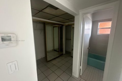 Condominio en venta en Miami, Florida, 1 dormitorio, 78.97 m2 № 1943142 - foto 9