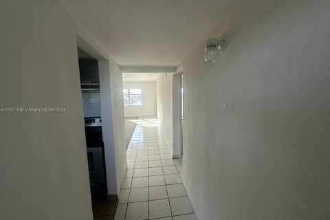 Condominio en venta en Miami, Florida, 1 dormitorio, 78.97 m2 № 1943142 - foto 13