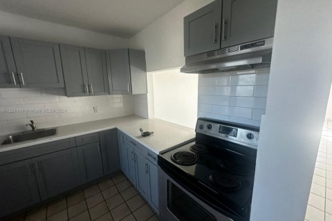 Condominio en venta en Miami, Florida, 1 dormitorio, 78.97 m2 № 1943142 - foto 12