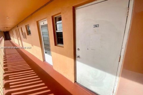 Condominio en venta en Miami, Florida, 1 dormitorio, 78.97 m2 № 1943142 - foto 14