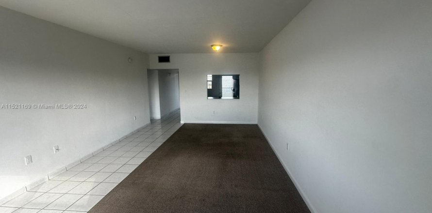 Condominio en Miami, Florida, 1 dormitorio № 1943142
