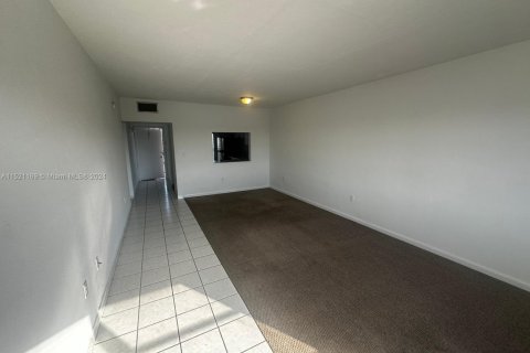 Condominio en venta en Miami, Florida, 1 dormitorio, 78.97 m2 № 1943142 - foto 2