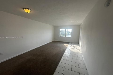 Condominio en venta en Miami, Florida, 1 dormitorio, 78.97 m2 № 1943142 - foto 11