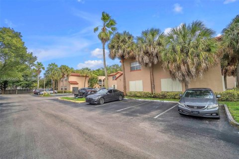 Condominio en venta en Pembroke Pines, Florida, 2 dormitorios, 91.51 m2 № 2169418 - foto 24