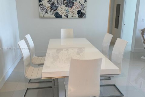 Condo in Sunny Isles Beach, Florida, 2 bedrooms  № 1470236 - photo 3