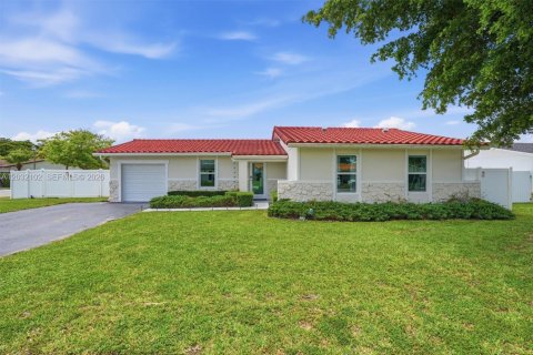 House in Miami, Florida 4 bedrooms, 156.45 sq.m. № 2086958 - photo 2