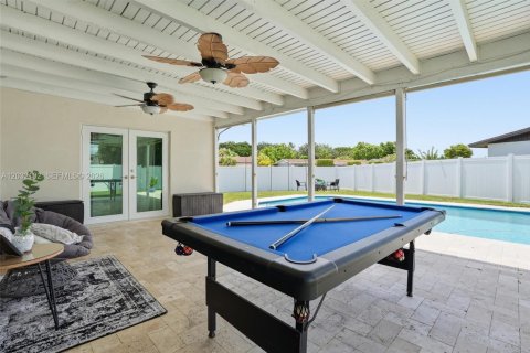 House in Miami, Florida 4 bedrooms, 156.45 sq.m. № 2086958 - photo 28