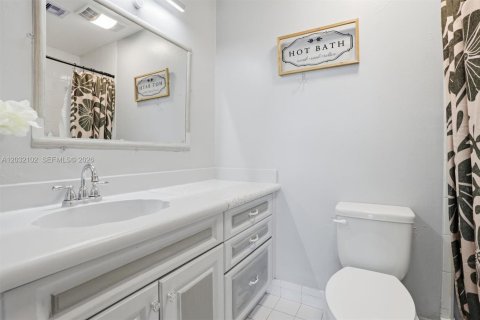 House in Miami, Florida 4 bedrooms, 156.45 sq.m. № 2086958 - photo 25