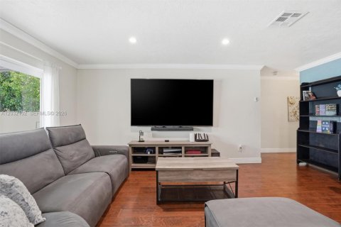 House in Miami, Florida 4 bedrooms, 156.45 sq.m. № 2086958 - photo 8