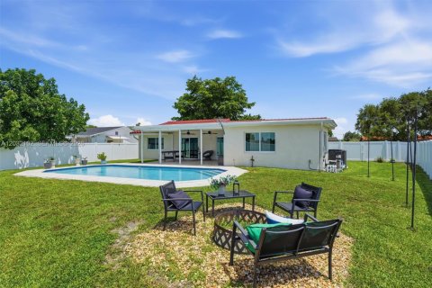 House in Miami, Florida 4 bedrooms, 156.45 sq.m. № 2086958 - photo 30
