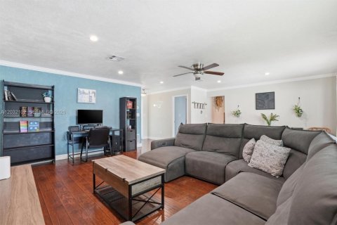 House in Miami, Florida 4 bedrooms, 156.45 sq.m. № 2086958 - photo 6