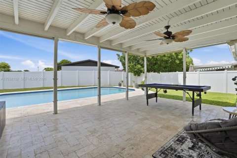 House in Miami, Florida 4 bedrooms, 156.45 sq.m. № 2086958 - photo 27