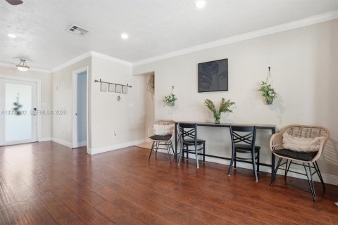 House in Miami, Florida 4 bedrooms, 156.45 sq.m. № 2086958 - photo 7