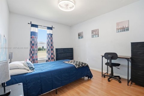 House in Miami, Florida 4 bedrooms, 156.45 sq.m. № 2086958 - photo 16