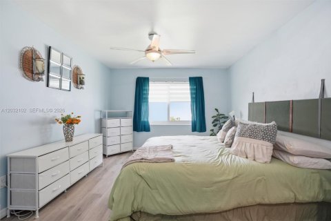 House in Miami, Florida 4 bedrooms, 156.45 sq.m. № 2086958 - photo 19