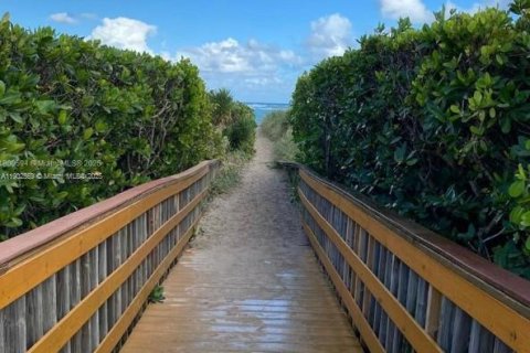 Снять в аренду квартиру в Помпано-Бич, Флорида 1 спальня, 50.17м2, № 1954228 - фото 15