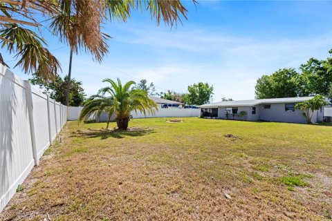 House in Port Charlotte, Florida 2 bedrooms, 85.28 sq.m. № 1542548 - photo 22