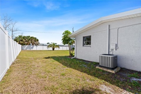 House in Port Charlotte, Florida 2 bedrooms, 85.28 sq.m. № 1542548 - photo 21