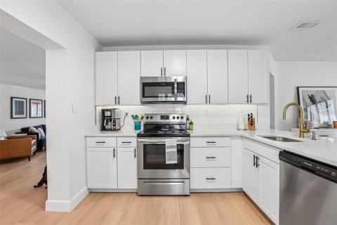 Casa en venta en Tampa, Florida, 4 dormitorios, 139.35 m2 № 2235504 - foto 15