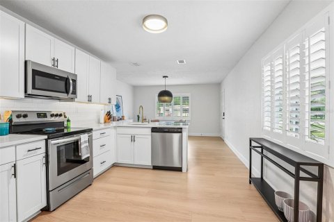 Casa en venta en Tampa, Florida, 4 dormitorios, 139.35 m2 № 2235504 - foto 17