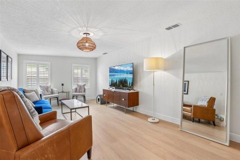 Casa en venta en Tampa, Florida, 4 dormitorios, 139.35 m2 № 2235504 - foto 8
