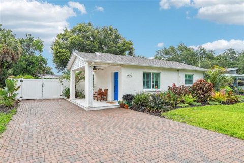 Casa en venta en Tampa, Florida, 4 dormitorios, 139.35 m2 № 2235504 - foto 2