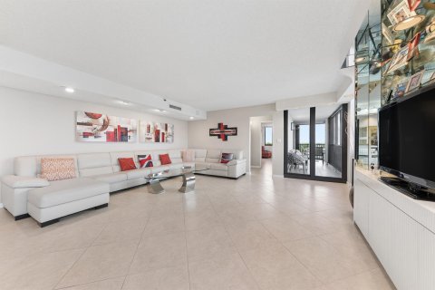 Condo in Highland Beach, Florida, 2 bedrooms  № 2380146 - photo 3