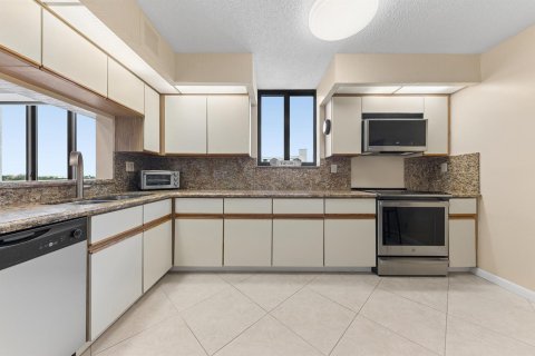 Condo in Highland Beach, Florida, 2 bedrooms  № 2380146 - photo 9