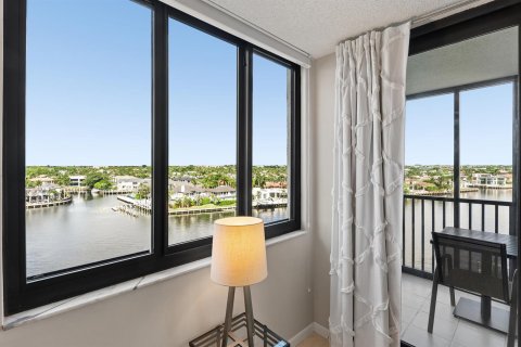 Condo in Highland Beach, Florida, 2 bedrooms  № 2380146 - photo 14