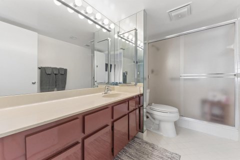 Condo in Highland Beach, Florida, 2 bedrooms  № 2380146 - photo 22