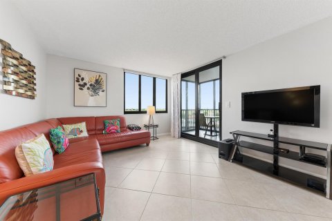 Condo in Highland Beach, Florida, 2 bedrooms  № 2380146 - photo 12