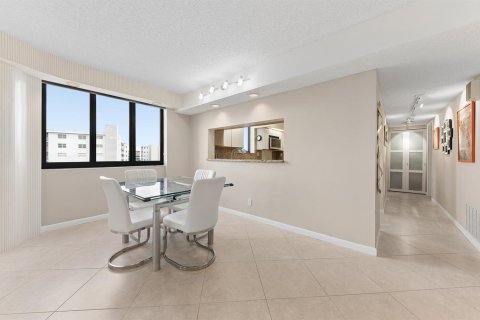 Condo in Highland Beach, Florida, 2 bedrooms  № 2380146 - photo 7