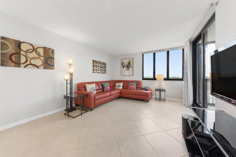 Condo in Highland Beach, Florida, 2 bedrooms  № 2380146 - photo 11