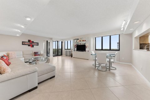 Condo in Highland Beach, Florida, 2 bedrooms  № 2380146 - photo 4