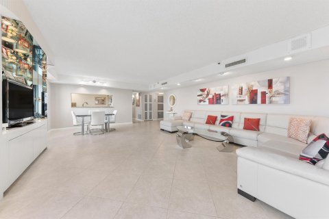 Condo in Highland Beach, Florida, 2 bedrooms  № 2380146 - photo 5