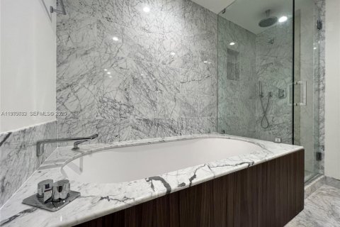 Condominio en venta en Miami, Florida, 1 dormitorio, 77.02 m2 № 2046230 - foto 6