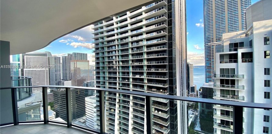 Condominio en Miami, Florida, 1 dormitorio № 2046230