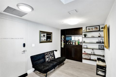 Copropriété à louer à Miami, Floride: 2 chambres, 95.69 m2 № 1964964 - photo 4