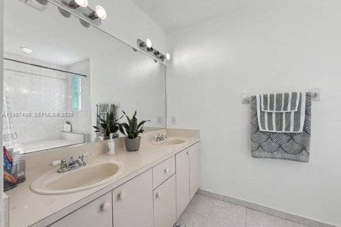 Купить виллу или дом в Майами, Флорида 4 спальни, 166.3м2, № 2048721 - фото 15