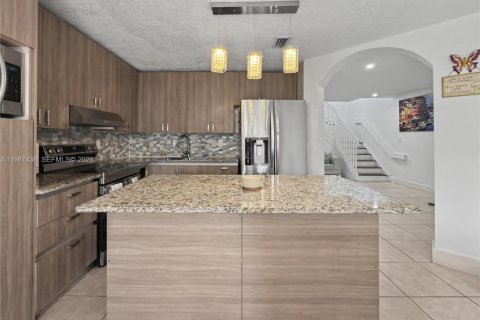 Купить виллу или дом в Майами, Флорида 4 спальни, 166.3м2, № 2048721 - фото 2