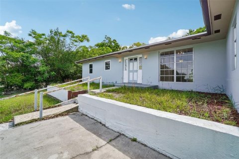 House in Spring Hill, Florida 5 bedrooms, 170.57 sq.m. № 2197165 - photo 18