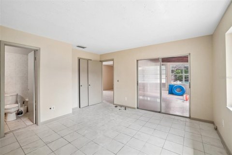 House in Spring Hill, Florida 5 bedrooms, 170.57 sq.m. № 2197165 - photo 6