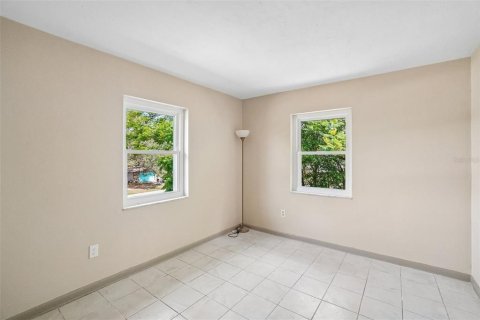House in Spring Hill, Florida 5 bedrooms, 170.57 sq.m. № 2197165 - photo 15