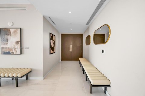 Condominio en alquiler en Miami, Florida, 3 dormitorios, 285.95 m2 № 1863180 - foto 4
