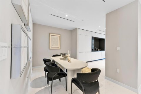Condominio en alquiler en Miami, Florida, 3 dormitorios, 285.95 m2 № 1863180 - foto 11