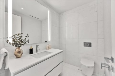 Condominio en alquiler en Miami, Florida, 3 dormitorios, 285.95 m2 № 1863180 - foto 19